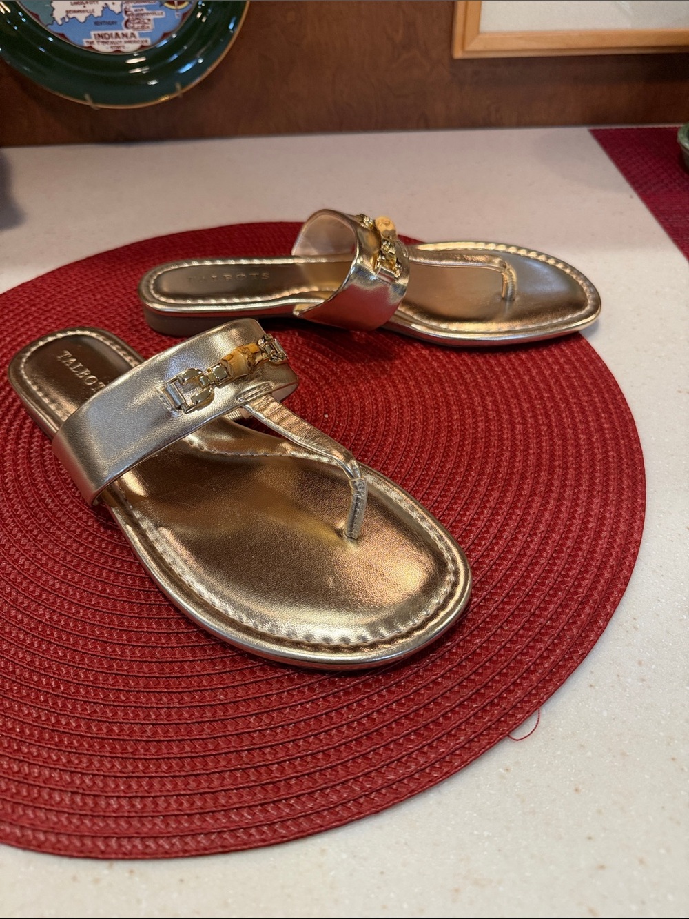 TALBOTS Gia Bamboo Metallic Gold Thong Sandals size 8M. Brand New.